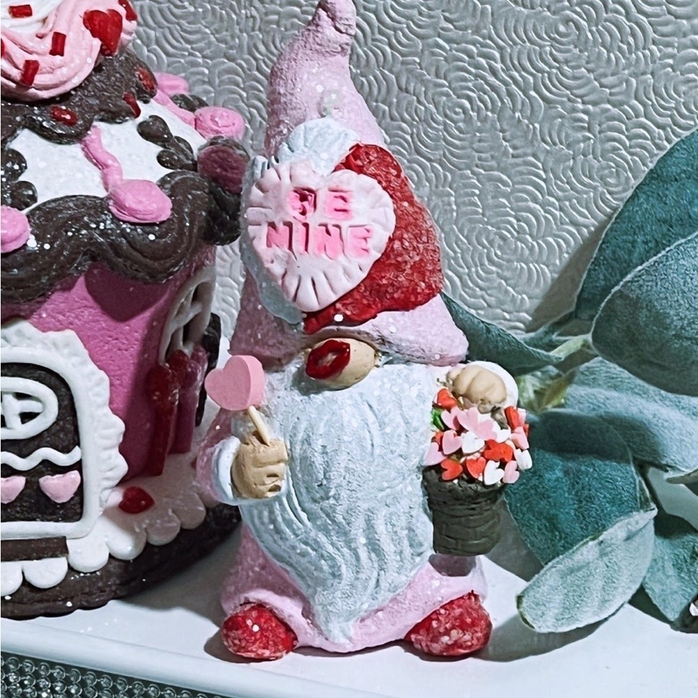 Valentine’s Day gnome decor
